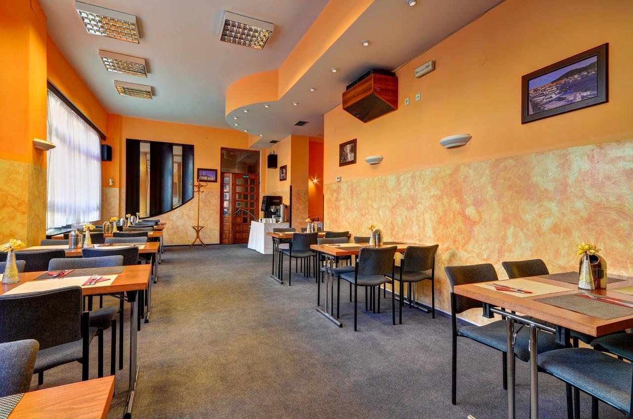 Hotel Pizzeria Istria Velké Losiny Exteriör bild