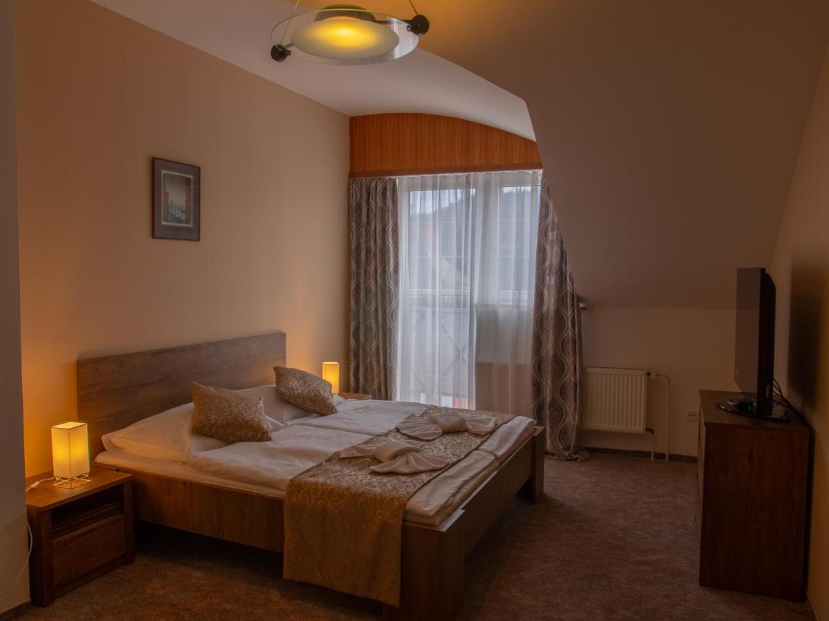 Hotel Pizzeria Istria Velké Losiny Exteriör bild
