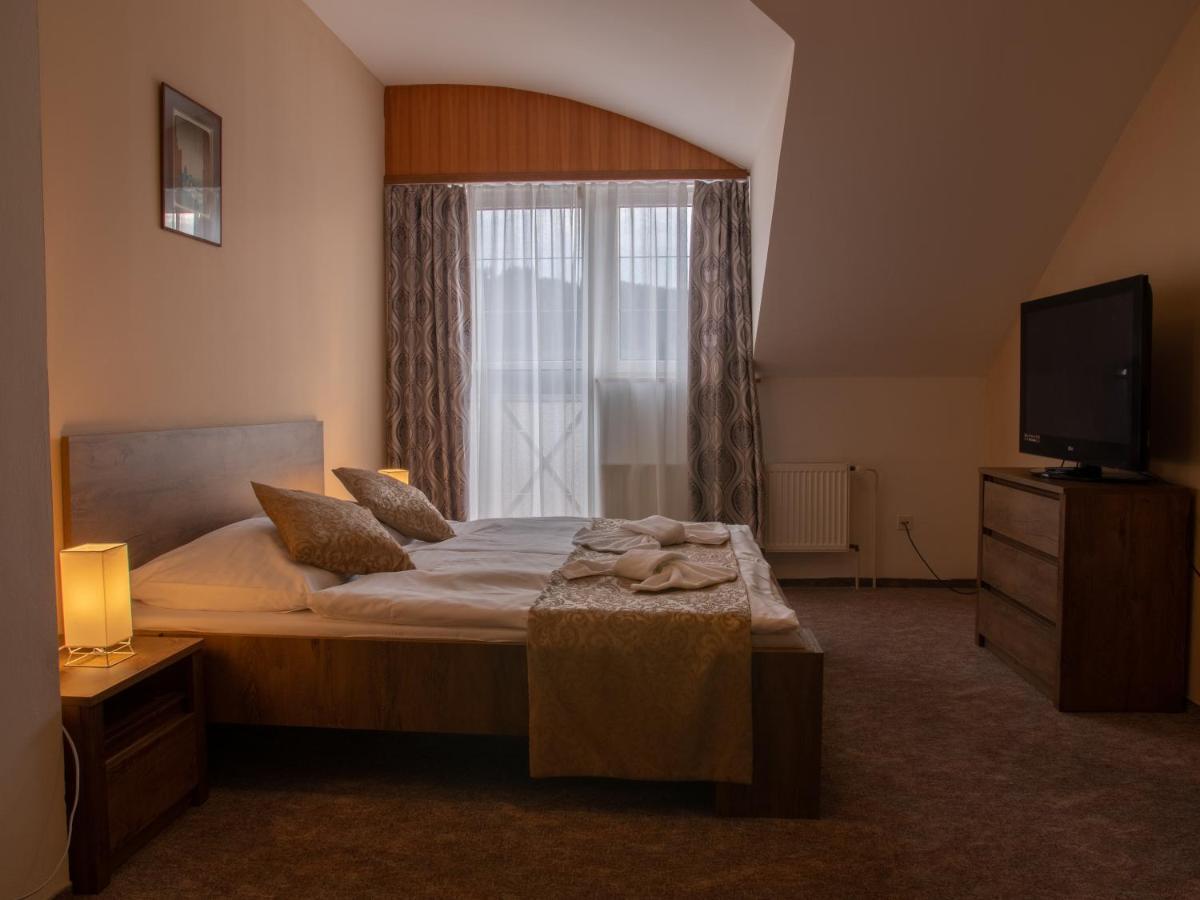 Hotel Pizzeria Istria Velké Losiny Exteriör bild